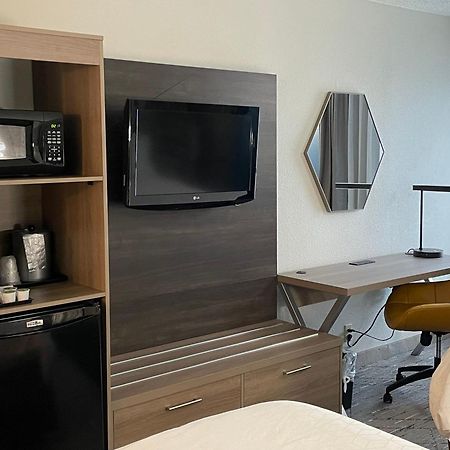 Holiday Inn Express Burlington By Ihg מראה חיצוני תמונה