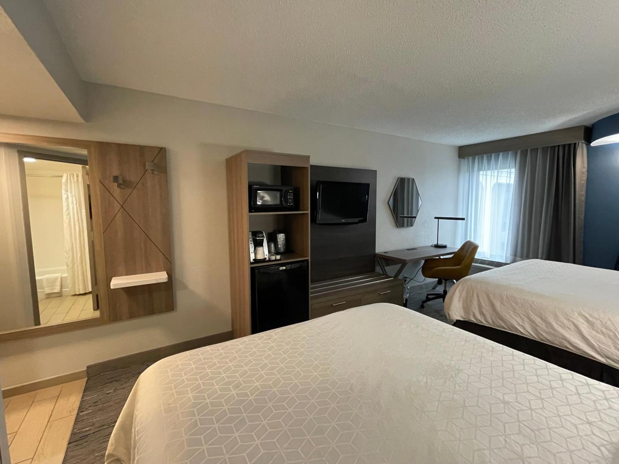 Holiday Inn Express Burlington By Ihg מראה חיצוני תמונה