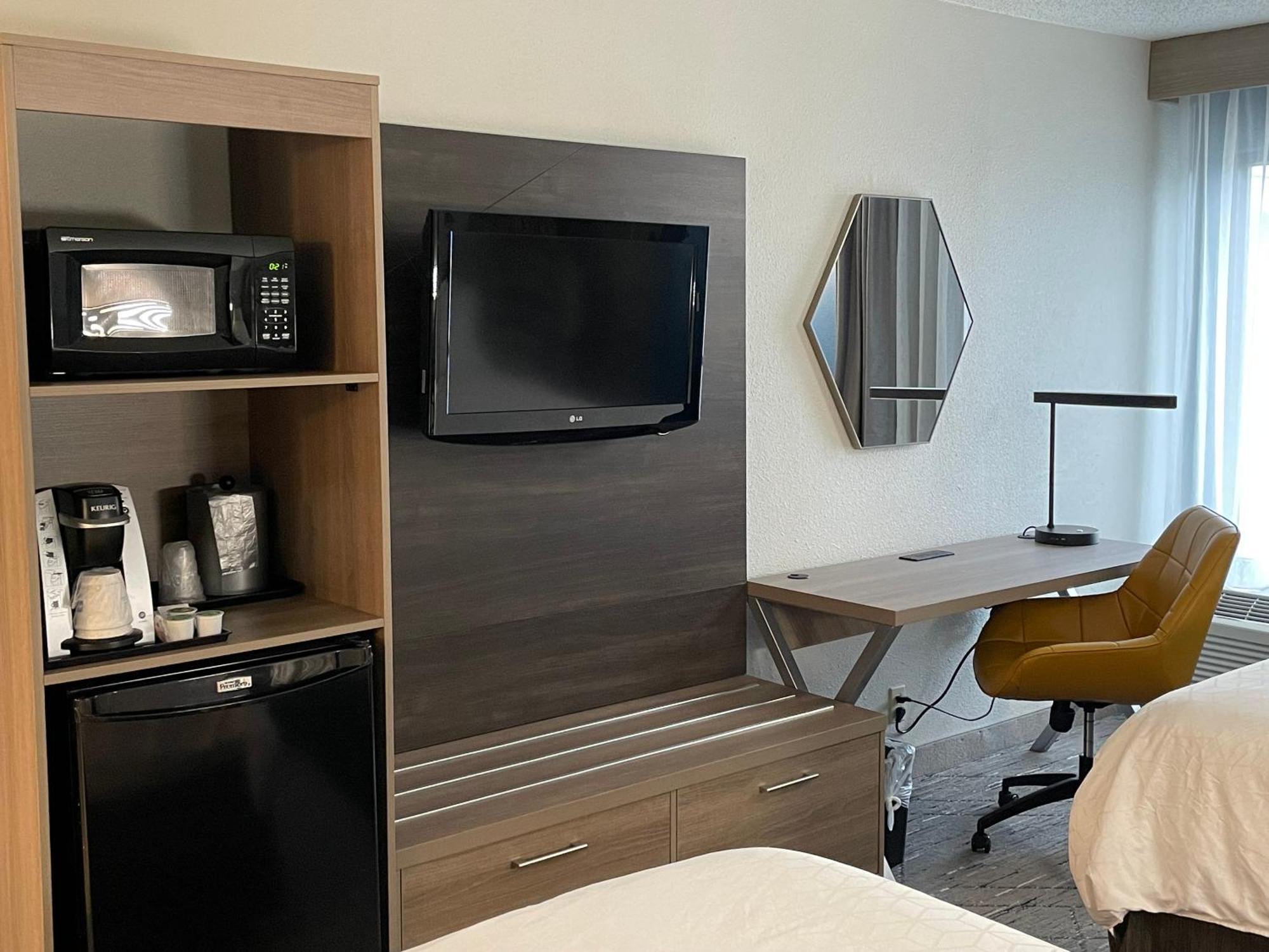 Holiday Inn Express Burlington By Ihg מראה חיצוני תמונה