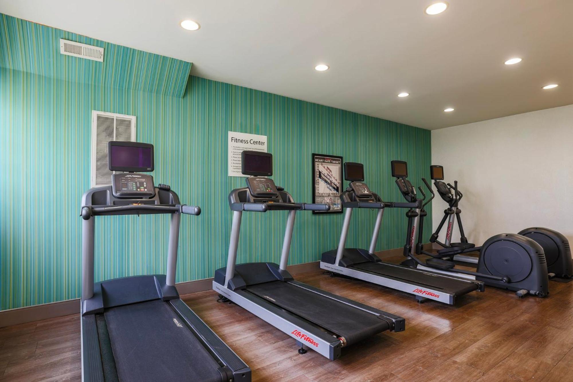Holiday Inn Express Burlington By Ihg מראה חיצוני תמונה
