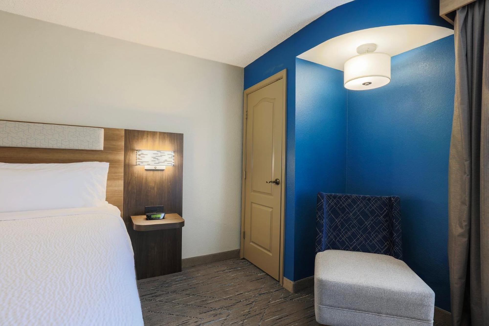 Holiday Inn Express Burlington By Ihg מראה חיצוני תמונה