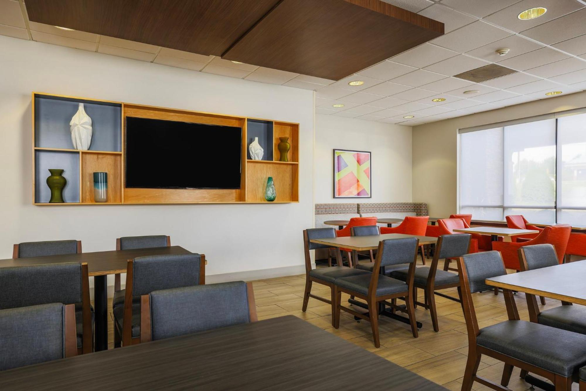 Holiday Inn Express Burlington By Ihg מראה חיצוני תמונה