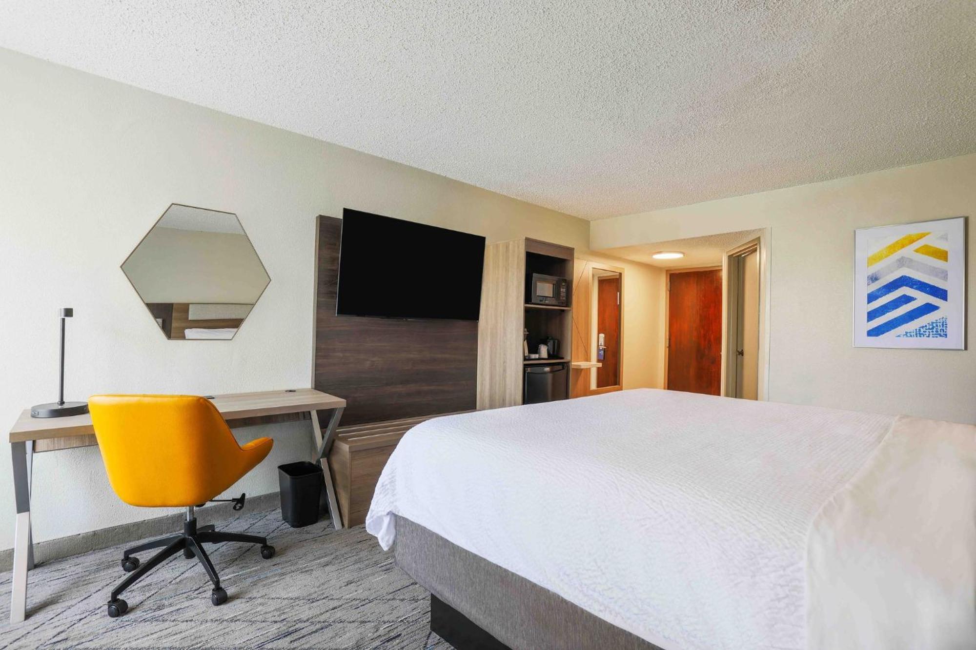 Holiday Inn Express Burlington By Ihg מראה חיצוני תמונה