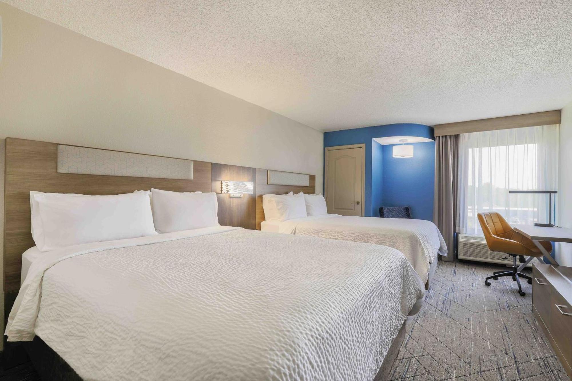 Holiday Inn Express Burlington By Ihg מראה חיצוני תמונה