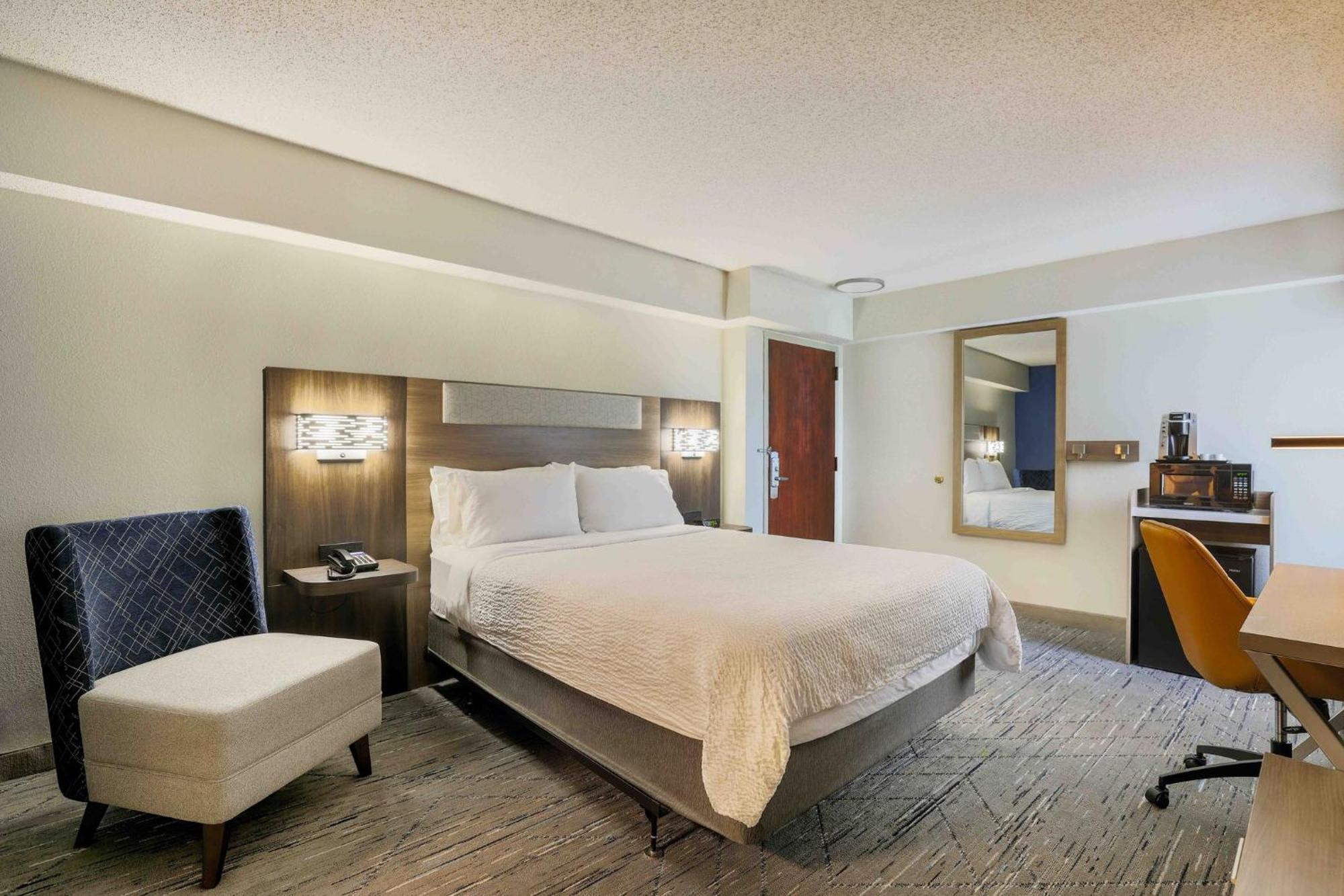 Holiday Inn Express Burlington By Ihg מראה חיצוני תמונה