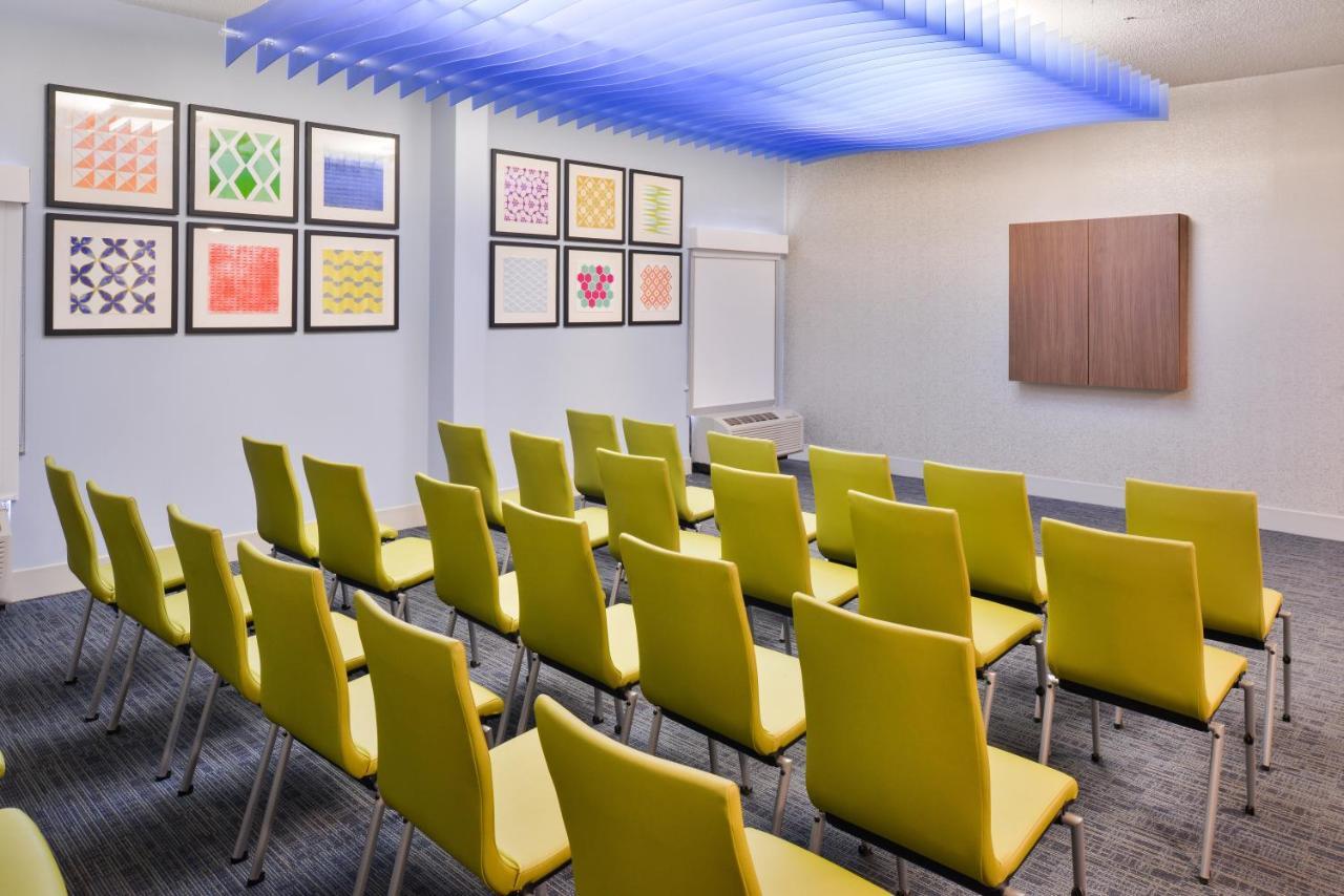 Holiday Inn Express Burlington By Ihg מראה חיצוני תמונה
