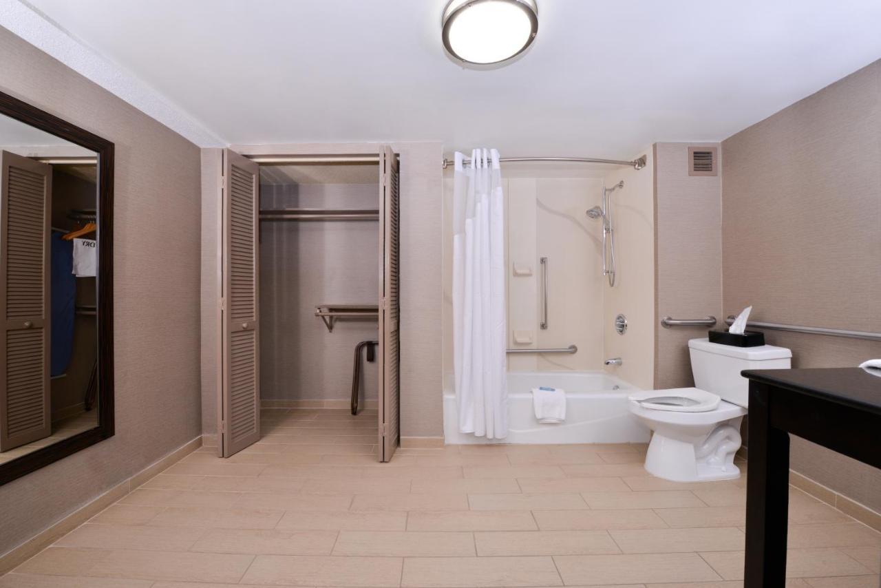 Holiday Inn Express Burlington By Ihg מראה חיצוני תמונה