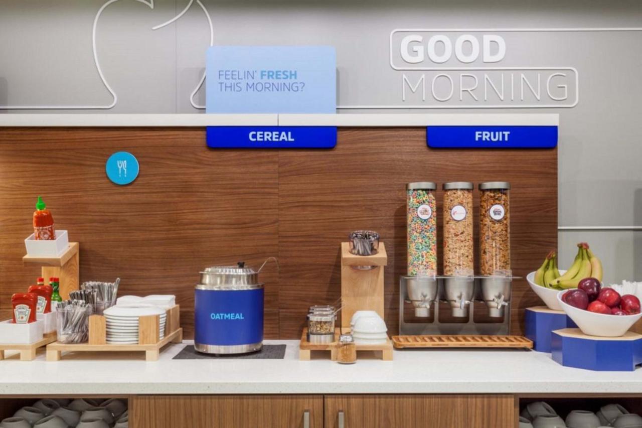 Holiday Inn Express Burlington By Ihg מראה חיצוני תמונה